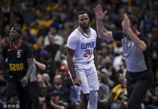 沃施展脚法 沃施展脚法