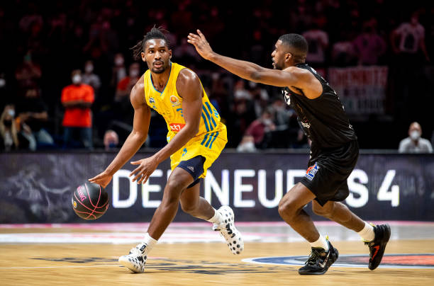 本泽马的沉 本泽马的沉